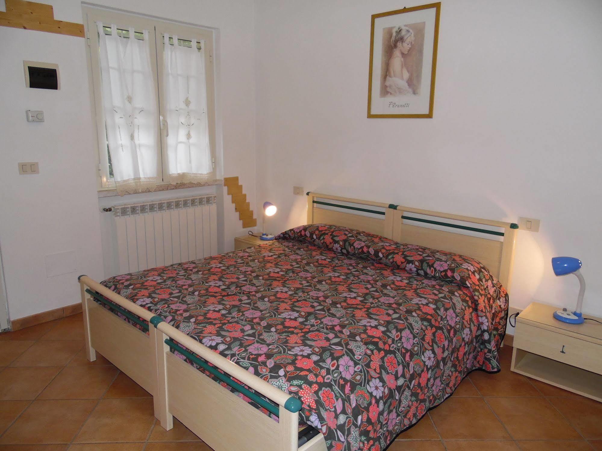 מרסיליאנה Agriturismo Galeazzi מראה חיצוני תמונה