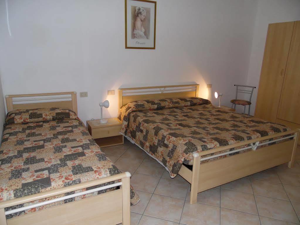 מרסיליאנה Agriturismo Galeazzi מראה חיצוני תמונה